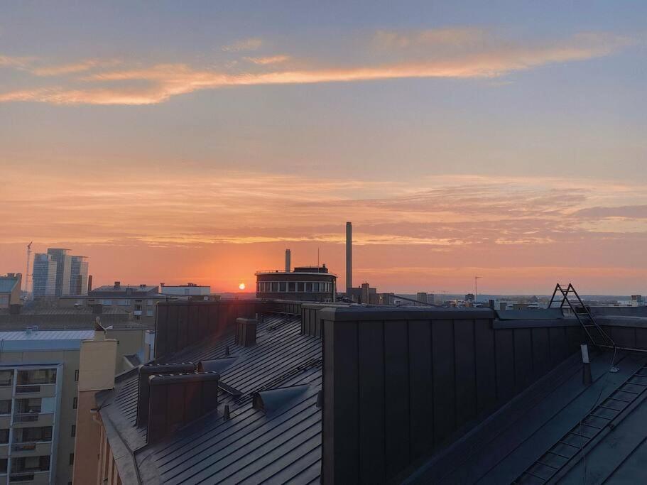 Urban Penthouse Next To Metro With City Views Helsinki Extérieur photo